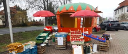 Obsthof-Bosse-Galerie-Erdbeerstand