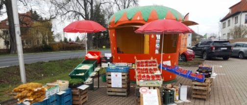 Obsthof-Bosse-Galerie-Erdbeerstand